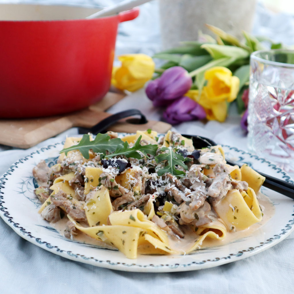Kramig Pasta Med Kyckling Och Champinjoner