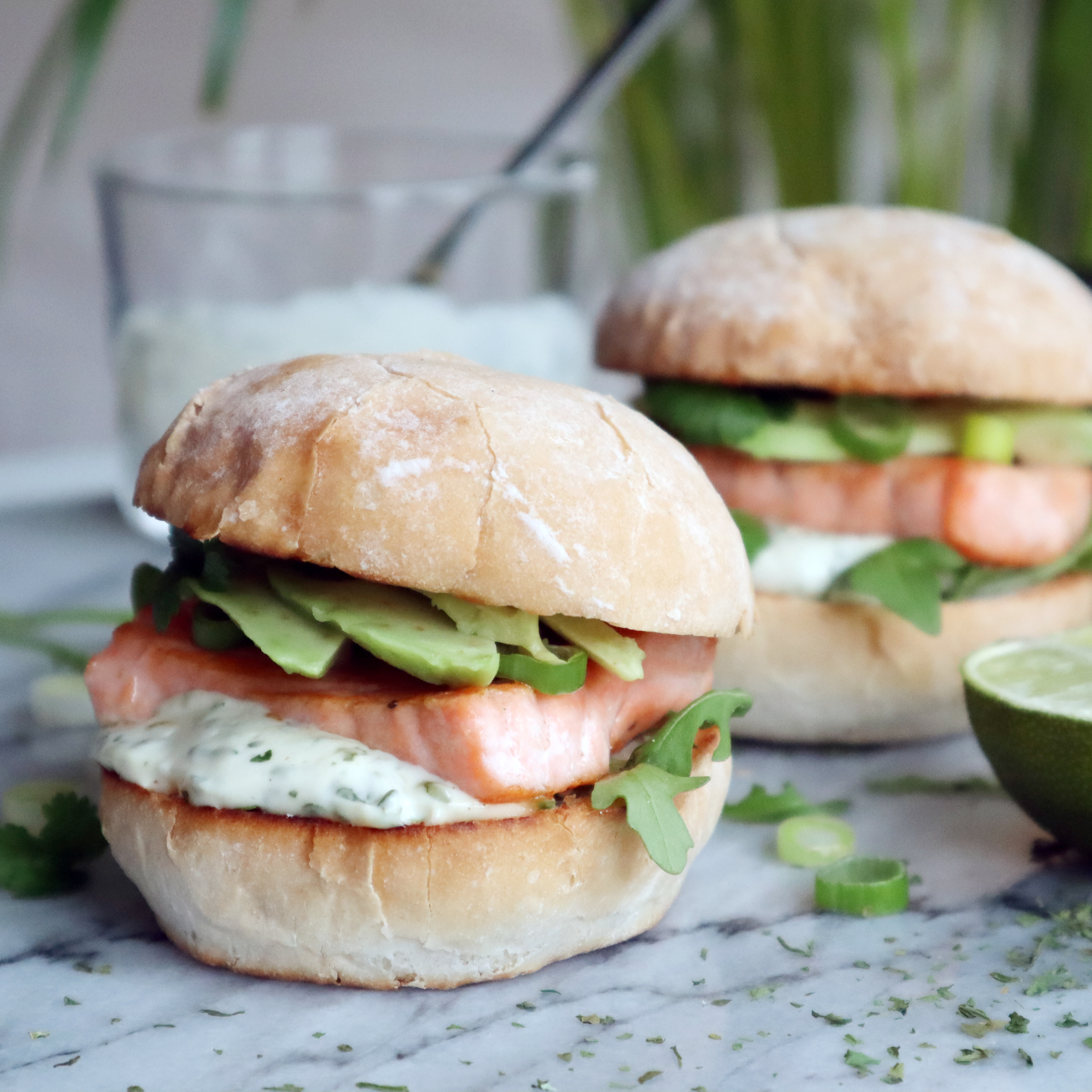 Du visar för närvarande Sliders med limemarinerad lax och wasabidressing!